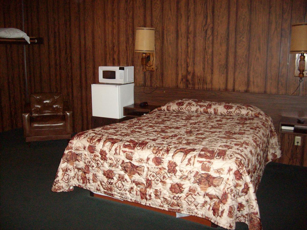 The Village Inn Motel & Restaurant Challis Buitenkant foto